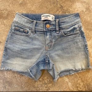 Abercrombie Kids Midi Shorts! Size 7/8!